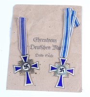 Lot 399 - A Third Reich Cross of Honour of the German...