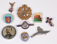 Lot 431 - A small collection of miscellaneous badges to...
