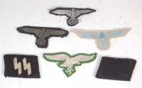 Lot 477 - A collection of German cloth insignia to...