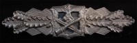 Lot 368 - A German Close Combat clasp, stamped verso F.E....