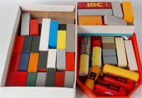 Lot 2573 - Two boxes of various H0/00 scale shipping...