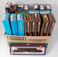 Lot 1038 - 20 boxed BR livery coaches mix of ex GWR and...