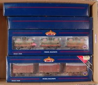 Lot 1052 - Bachmann weathered wagon sets 37-666A x2,...