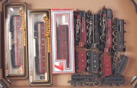 Lot 1004 - Tray containing 2 boxed Mainline LMS 50'...