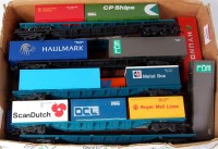 Lot 1035 - 10 Hornby liner train wagons and quantity of...