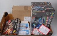 Lot 1513 - Sci-Fi, F1 and wargaming miniatures, plastic...