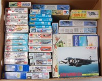 Lot 1518 - 39 mixed scale plastic aircraft kits, all...