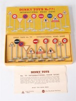 Lot 1929 - Dinky Toys, 771 international road signs,...