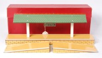 Lot 305 - Hornby 1952-4 'Bristol' island platform with 2...