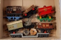 Lot 326 - A tray of prewar Hornby wagons including...