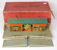 Lot 332 - Hornby 1927-8 No. 2 station 'Windsor' with red...