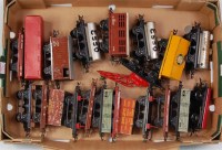 Lot 374 - A large tray of 18 assorted Hornby postwar...