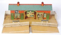 Lot 469 - Hornby 1932-3 station No. 2 with red brick...