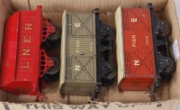 Lot 525 - 3x Hornby prewar LNER wagons including 1927-8...