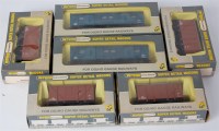Lot 627 - 4 Wrenn W4318X ventilated vans (G-BG) and 2...