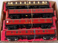 Lot 645 - 4 Hornby Dublo SD coaches, 4036, 2 4075...