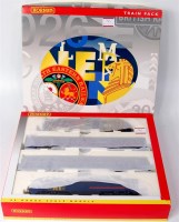 Lot 721 - A Hornby R2002A GNER 225 HST train pack (M-BG)
