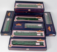 Lot 733 - 10 Bachmann coaches, 4 Bulleid, 3 Mk1, 3 Mk2,...