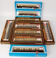 Lot 787 - 9 GWR brown/cream coaches Mainline 2x 54207,...