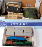 Lot 782 - A Triang Freightliner train (ex R645 set, but...