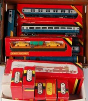 Lot 910 - Hornby 3 boxed 4 unboxed BR blue/grey coaches,...