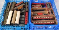 Lot 925 - 2 trays containing approx 40 Trix Twin Railway...