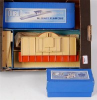 Lot 960 - Hornby Dublo D1 Through station (G-BF), island...