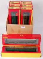 Lot 1013 - 8 Hornby Maunsell SR green corridor coaches (G-...