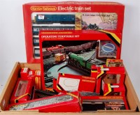 Lot 985 - Quantity of Hornby Railways items including...