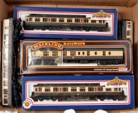 Lot 1002 - 4 boxed Bachmann GWR Collett corridor coaches...