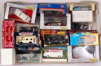 Lot 2522 - 18+ mixed plastic and diecast models, all...