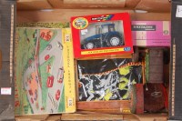 Lot 3141 - Mixed lot to include; a Mettoy tinplate and...