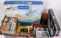 Lot 2552 - Mixed modern issue diecasts, plastic kits and...