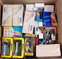 Lot 2549 - 40+ mixed modern issue diecasts to include; 4...