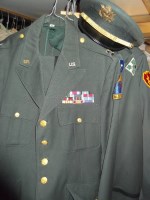 Lot 625 - 5 US Army tunics with one set of insignia, a...
