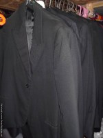 Lot 654 - Group of 20 dinner jackets/suits, assortment...