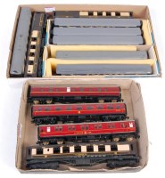 Lot 967 - 9 Graham Farish Pullman Cars, fatigue to some...
