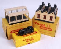 Lot 858 - Boxed Triang TT T34 engine shed, T35 diesel...
