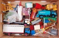 Lot 1215 - 20 assorted Britains farm vehicles and...
