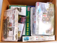 Lot 1510 - 35 assorted mainly 1/72 scale plastic military...