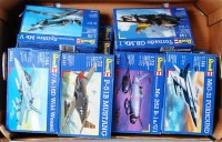 Lot 1524 - 20 Revell mixed scale aircraft and military...