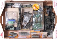 Lot 1547 - 2 trays of constructed and part-built Roco and...