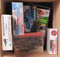 Lot 1557 - Mixed scale and mixed subject plastic kits, 11...