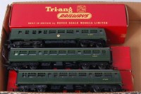 Lot 1070 - Triang R157/158 2 car DMU and R334 diesel...