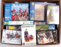 Lot 1518 - 30 assorted 1/72 scale plastic military...
