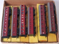 Lot 1082 - 6 boxed Triang TT gauge maroon coaches...