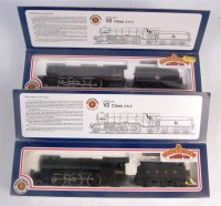 Lot 783 - A Bachmann 31-551 class V2 engine and tender...