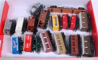 Lot 808 - 12 Hornby wagons including bolster wagon (G),...