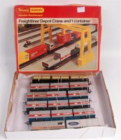 Lot 867 - 6 Hornby Freightliner wagons with 17...