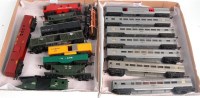 Lot 868 - Triang Transcontinental 7 silver coaches,...